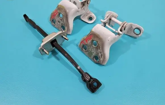 Isuzu D-Max Rear door hinge set IMPRK1362619