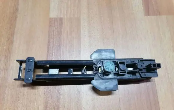 Volkswagen Touareg I Seat belt height adjuster 7L0857819F 560972404D 560972714