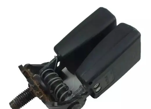 Middle seatbelt buckle (rear)