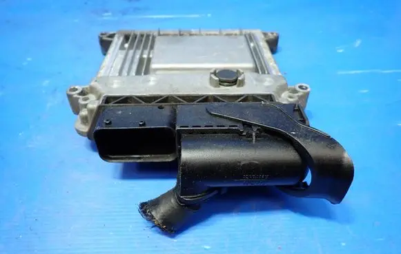KIA Rio Engine control unit/module ECU 39100-26CF0 GJB644DFS75000