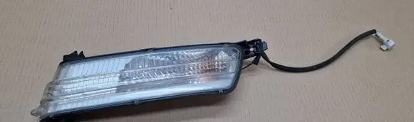 Daihatsu Materia Front indicator light 