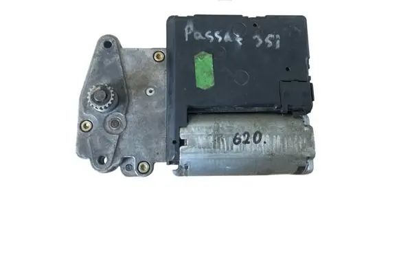 Volkswagen PASSAT B4 Sunroof motor/actuator 3A0959731B