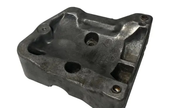 BMW 5 E60 E61 A/C compressor mount bracket 7796395 64557796395