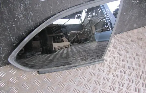 BMW 3 F30 F35 F31 Front door vent window glass four-door 