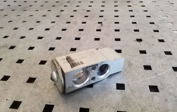 Toyota Corolla E120 E130 Air conditioning (A/C) expansion valve MF447500