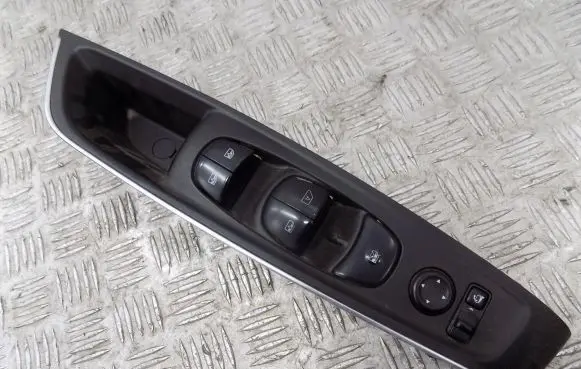 Renault Koleos II Quarter vent window switch 