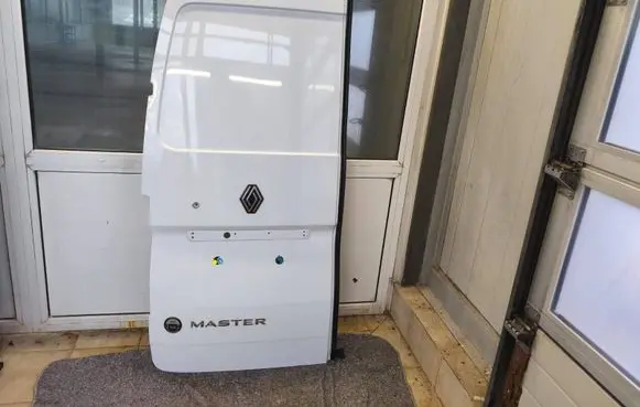 Renault Master IV Rear door