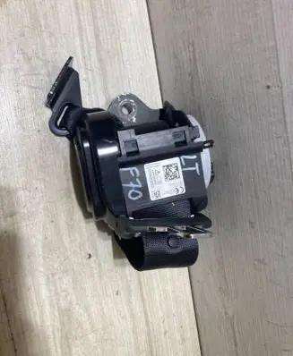 BMW 1 F70 Rear seatbelt 5B3E9B3