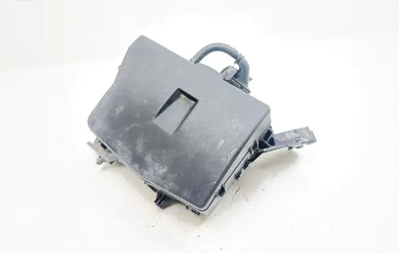 Toyota Avensis T270 Fuse box set 8211105L52 0100110162008 L52E11100162008