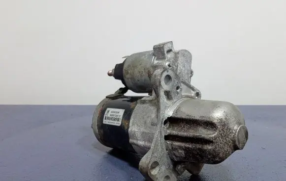 Opel Insignia A Starter motor 55563538