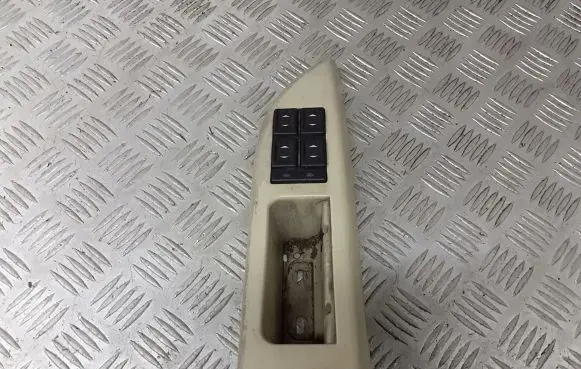 Ford Mondeo Mk III Front door window switch trim 1S7X-14B077-ACW