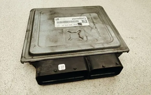 Seat Toledo IV (NH) Engine control unit/module 03F906070JP 03F907309AF 5WP44986