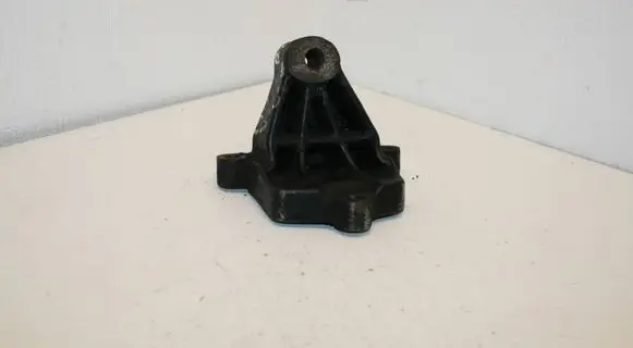Opel Vivaro Engine mounting bracket 91165625 8200003829