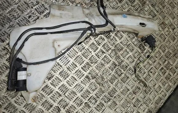Ford Focus ST Windshield washer fluid reservoir/tank 4M5113K163