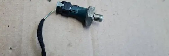 Audi Q3 F3 Oil pressure sensor 06L919081