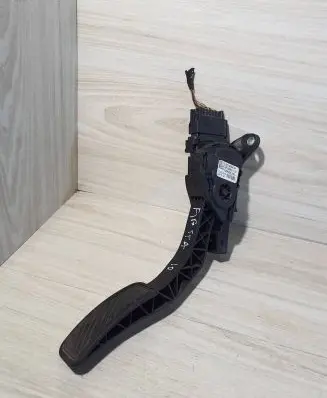 Ford Fiesta Accelerator throttle pedal 8V219F836AA 6PV00951700