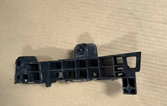 Suzuki Vitara (LY) Fender mounting bracket 7173254P0