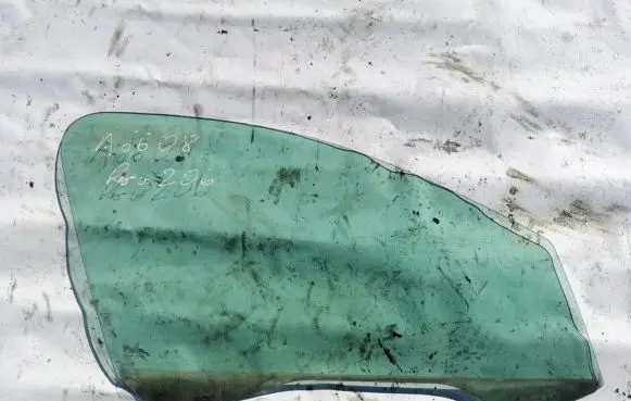 Peugeot 206 Front door window glass four-door