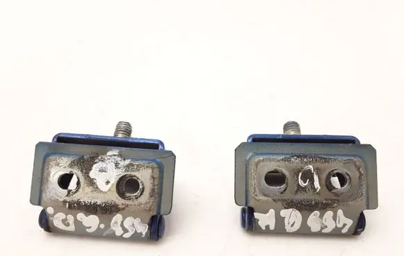 Suzuki Swift I Tailgate/trunk/boot hinge