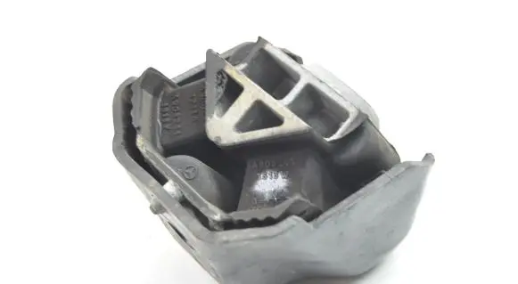 Engine mount bracket