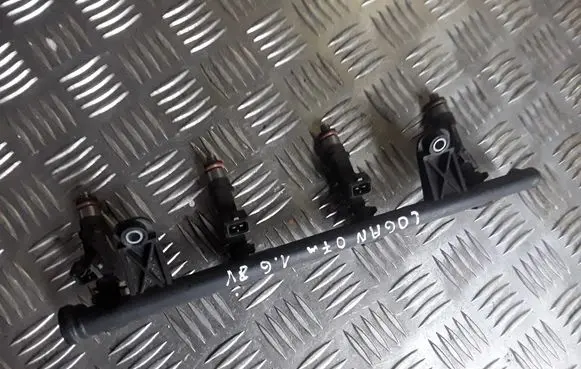 Dacia Logan I Fuel injectors set 8200494284 8200227124