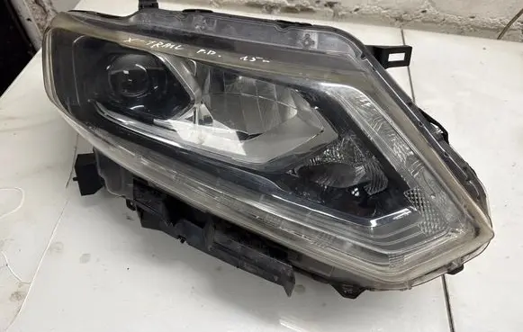 Nissan X-Trail T32 Headlight/headlamp 