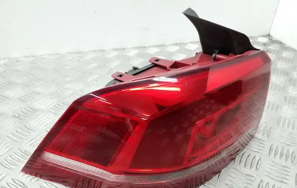 Volkswagen PASSAT B7 Rear/tail lights 3AE945095F