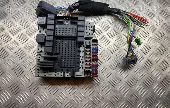 Volvo S80 Fuse box set 9494673 99W155 000000298537