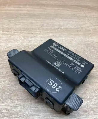 Volkswagen Golf V Gateway control module 1K0907530F 1K0907951