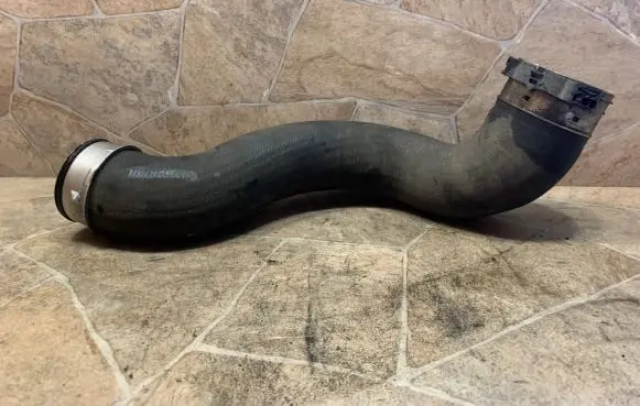 Mercedes-Benz CLS C218 X218 Intercooler hose/pipe