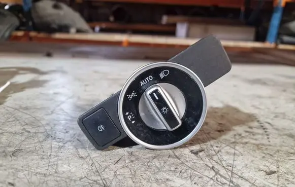 Mercedes-Benz E W212 Light switch A2129050551