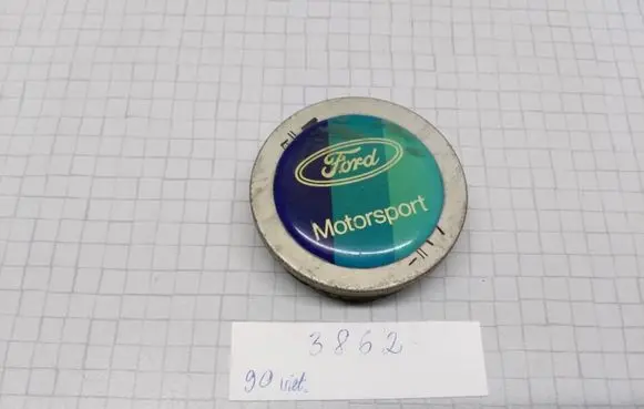 Ford Mondeo Mk III Non-original wheel cap 