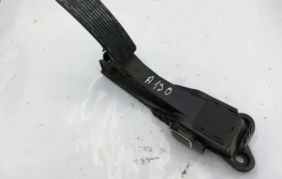 Mercedes-Benz ML W164 Accelerator throttle pedal A1643000104