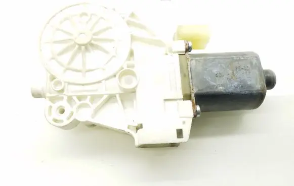 Mercedes-Benz Sprinter W906 Front door window regulator motor A0068205442