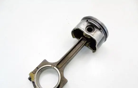 Volvo S40 Piston with connecting rod 083078