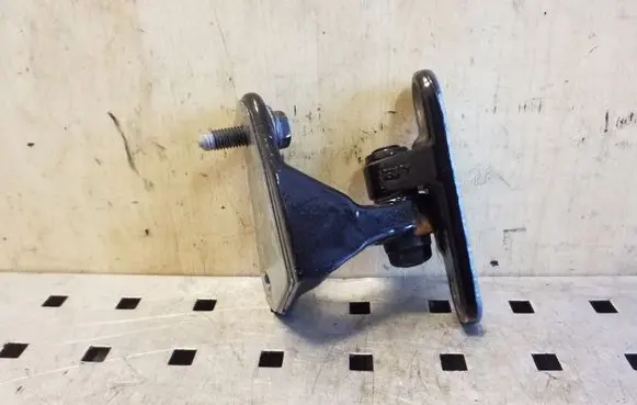 Mercedes-Benz ML W164 Front door upper hinge