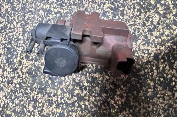Ford C-MAX I Turbo solenoid valve 6G9Q9E882CA