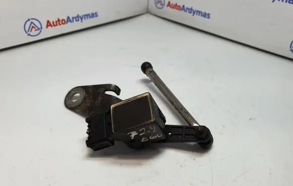 Headlight/headlamp level sensor