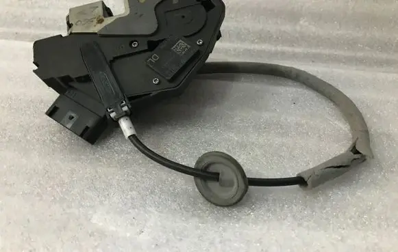 Volvo S60 Front door lock 31301738 A046465 4051414109171