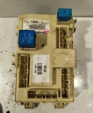Hyundai i20 (PB PBT) Fuse module 919501J040 1008A03001 1J0400010060611