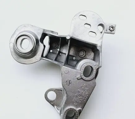 Volkswagen PASSAT B5 Engine mounting bracket 8E0199352D