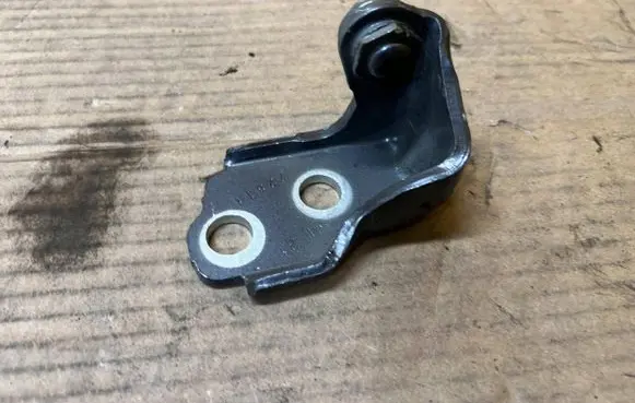 Ford Explorer VI Front door lower hinge 