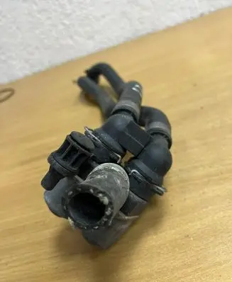 Mercedes-Benz E W210 Coolant heater control valve 0235451628 D8366