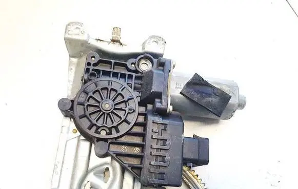 Opel Zafira A Front door window regulator motor 0130821768