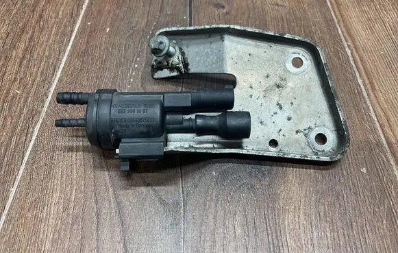 Mercedes-Benz SL R129 Valve vacuum 0025401497