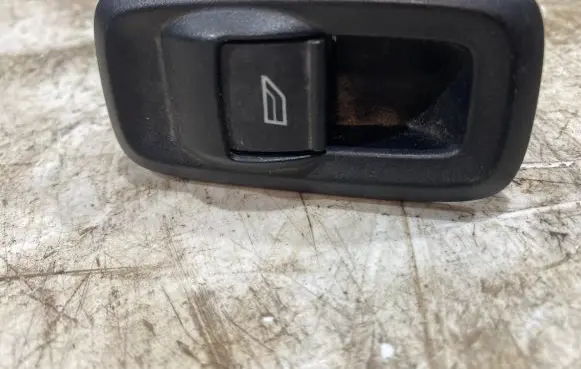 Ford Fiesta Electric window control switch 5162374