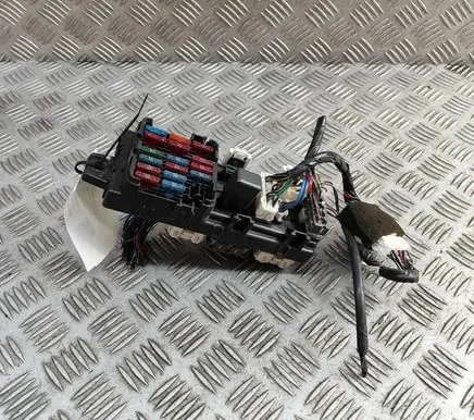 Mitsubishi 3000 GT Fuse module MB839030