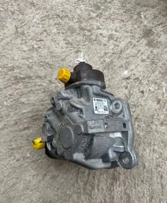 Audi Q7 4M Fuel injection high pressure pump 0445010806 059130755CG