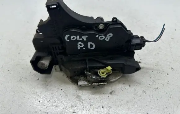 Mitsubishi Colt Front door lock