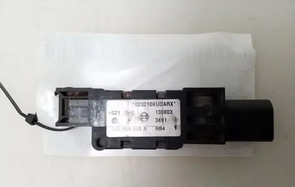 Volkswagen Touareg I Airbag deployment crash/impact sensor 7L0909606A